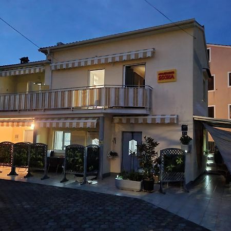 Apartmani Sojka โรวีน ภายนอก รูปภาพ
