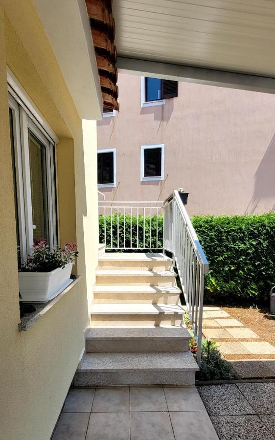Apartmani Sojka โรวีน ภายนอก รูปภาพ